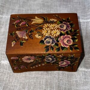 Vintage CUENDET Swiss Music Box 1985 Hand Carved Wood & Hand Painted Floral EUC